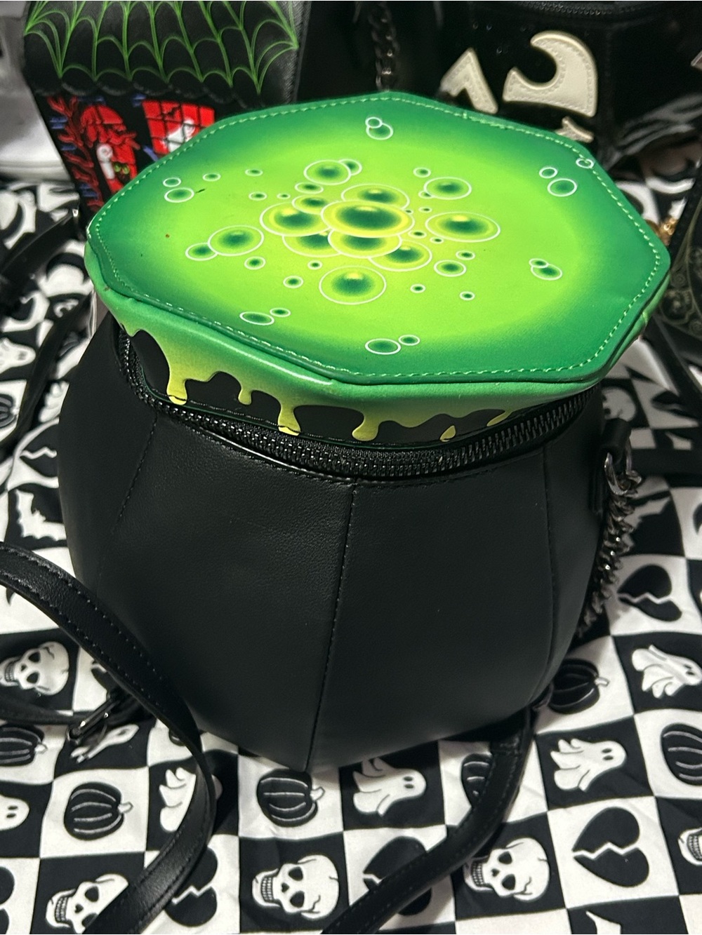 New hocus pocus Halloween witch cauldron Green Bubble Crossbody Bag